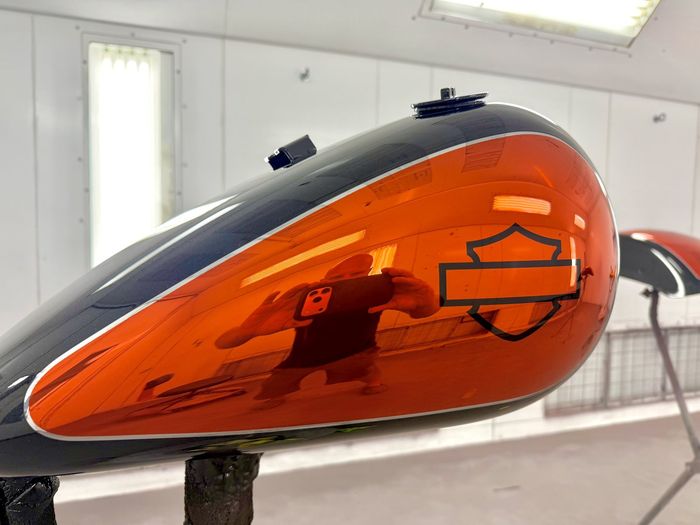 Mirror orange PVD tank with Harley-Davidson badge